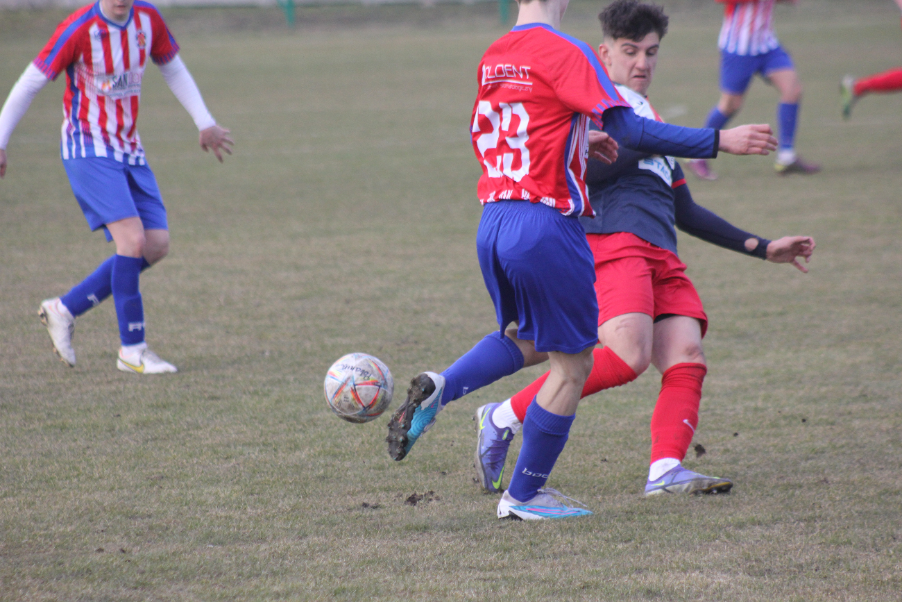 Piłkarska inauguracja wiosny. Polanin ogrywa Polonię