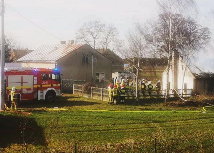 Palił się budynek gospodarczy