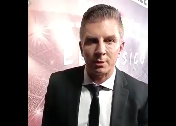 Mateusz Borek pozdrawia dziewczyny ze Słupcy