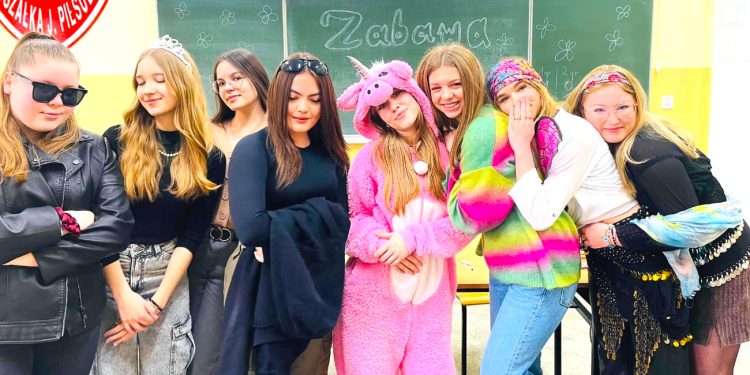 Dzisiaj nie ma lekcji. Jest integracja i zabawa ZDJĘCIA