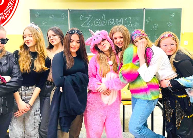 Dzisiaj nie ma lekcji. Jest integracja i zabawa ZDJĘCIA