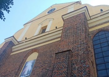 Po mszy przejdą wokół jeziora. „W całkowitej ciszy”