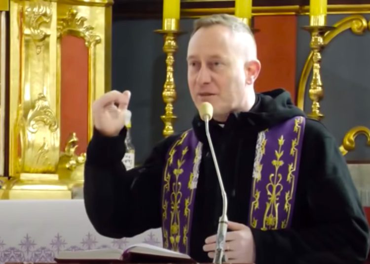 Znany ksiądz trafił do Lądu. To on stworzył Wojowników Maryi