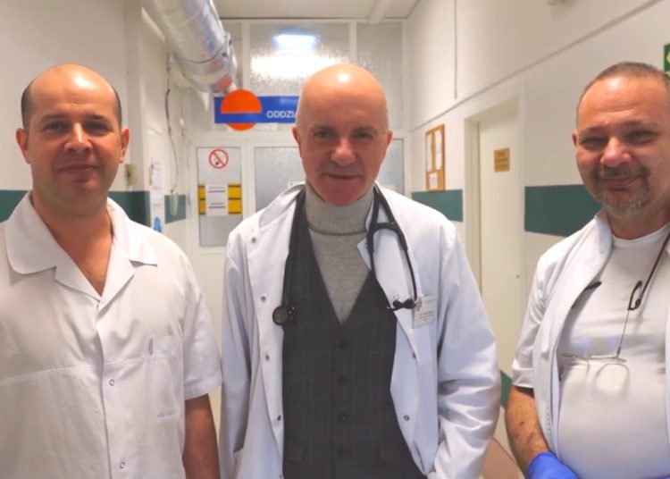 „Cały nasz zespół kocha kobiety”. Oryginalne życzenia od słupeckich medyków