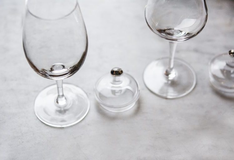 Kieliszki do whisky a smak – czy mogą wpłynąć na smak i aromat trunku?