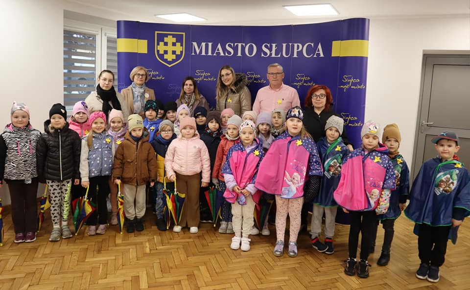 80. rocznica wybuchu powstania w getcie warszawskim. Uczniowie rozdawali żonkile