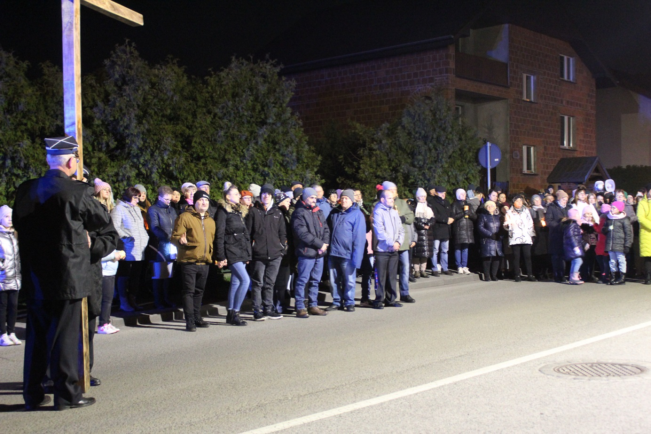 Droga Krzyżowa w Strzałkowie ZDJĘCIA