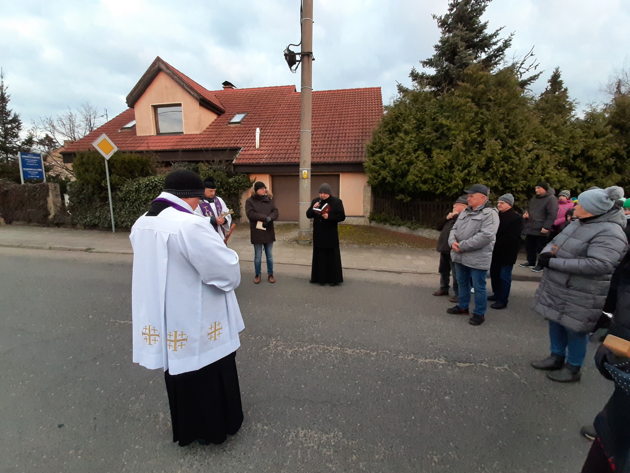 Droga Krzyżowa przeszła ulicami Słupcy ZDJĘCIA