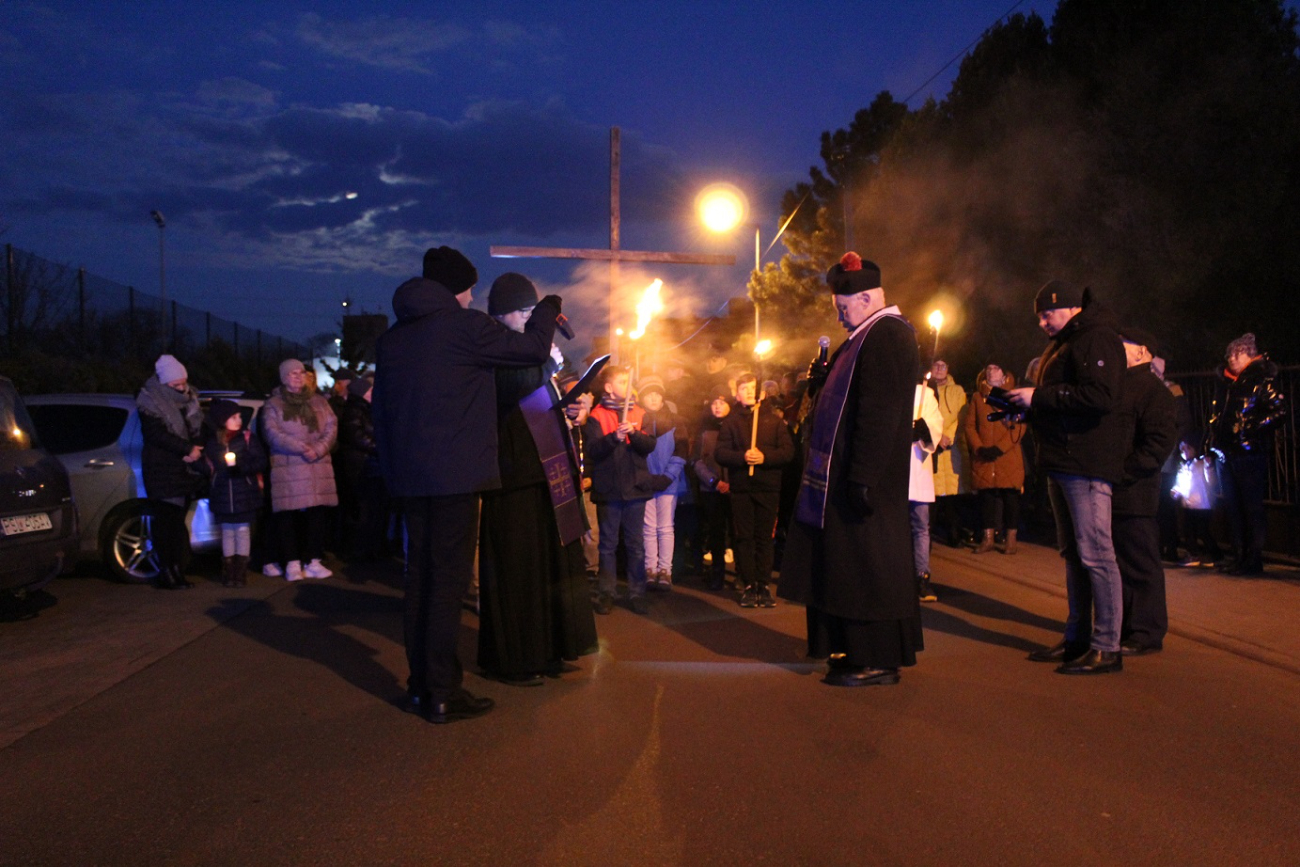 Droga Krzyżowa w Strzałkowie ZDJĘCIA