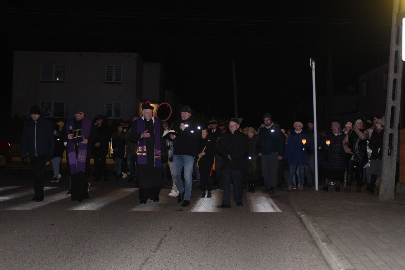 Droga Krzyżowa w Strzałkowie ZDJĘCIA