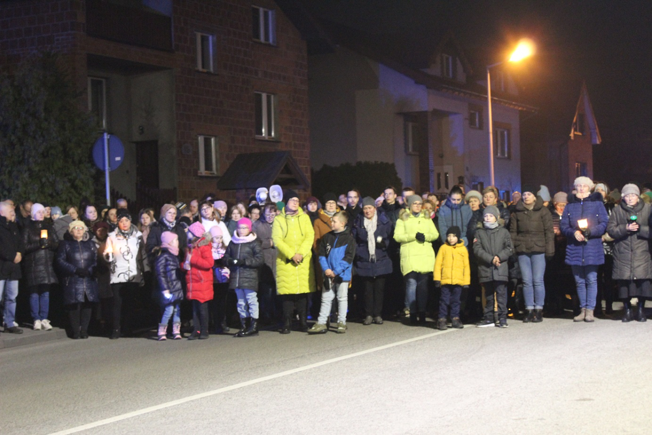 Droga Krzyżowa w Strzałkowie ZDJĘCIA