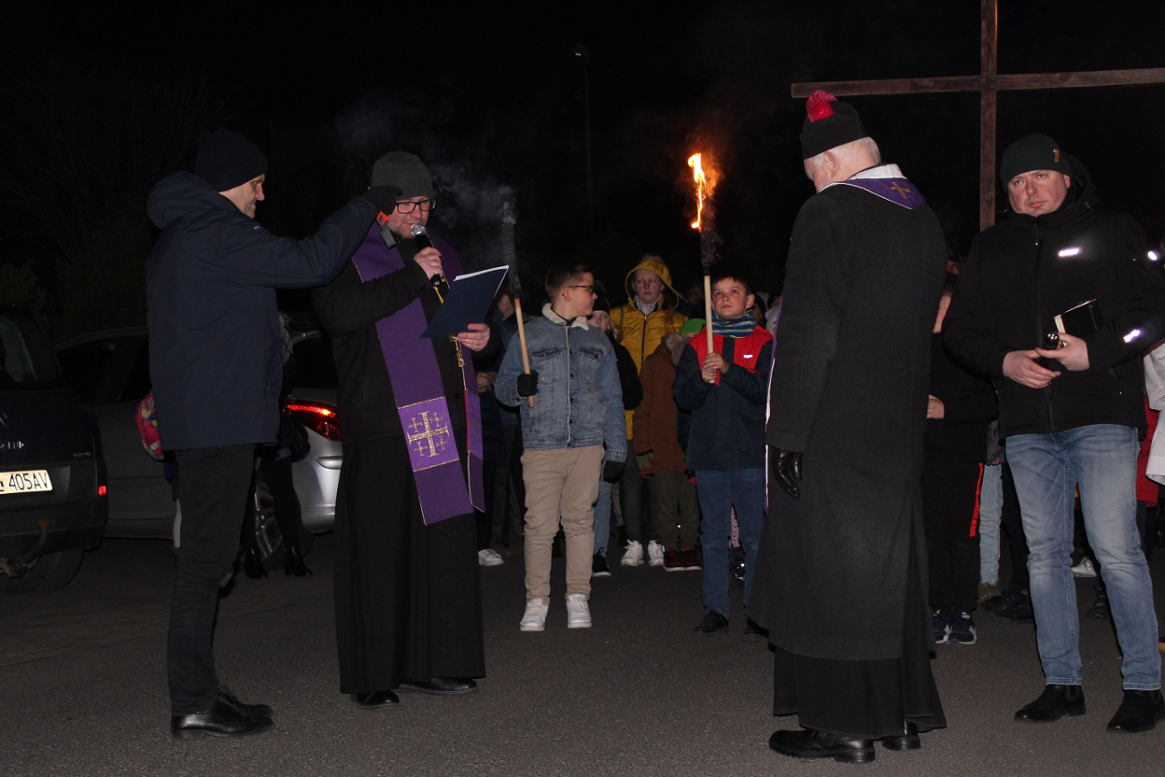 Droga Krzyżowa w Strzałkowie ZDJĘCIA