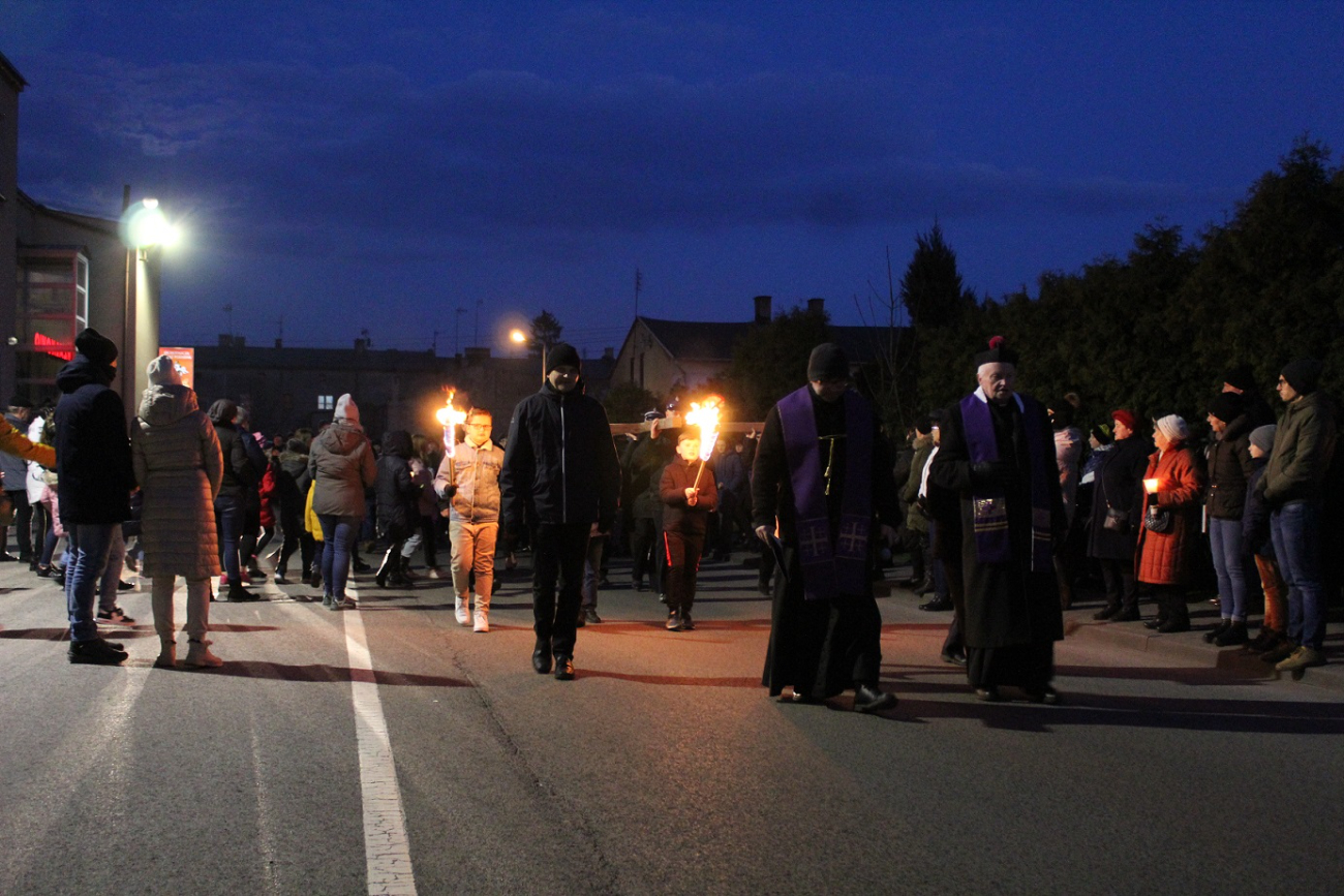 Droga Krzyżowa w Strzałkowie ZDJĘCIA