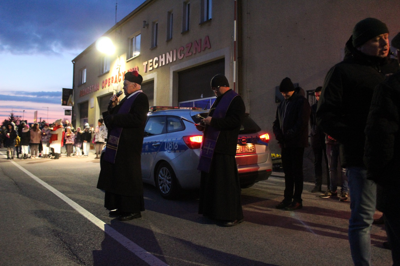 Droga Krzyżowa w Strzałkowie ZDJĘCIA