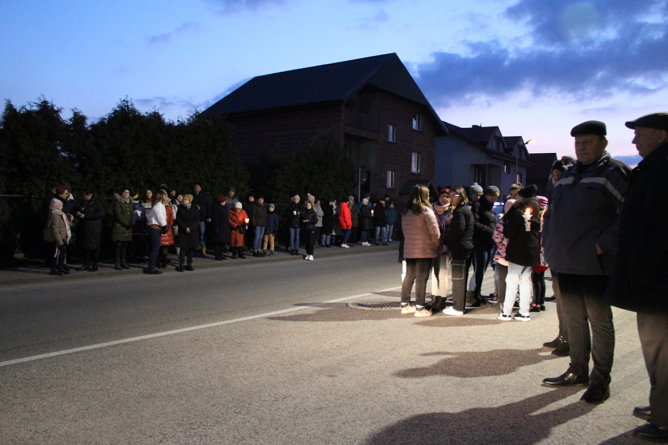 Droga Krzyżowa w Strzałkowie ZDJĘCIA