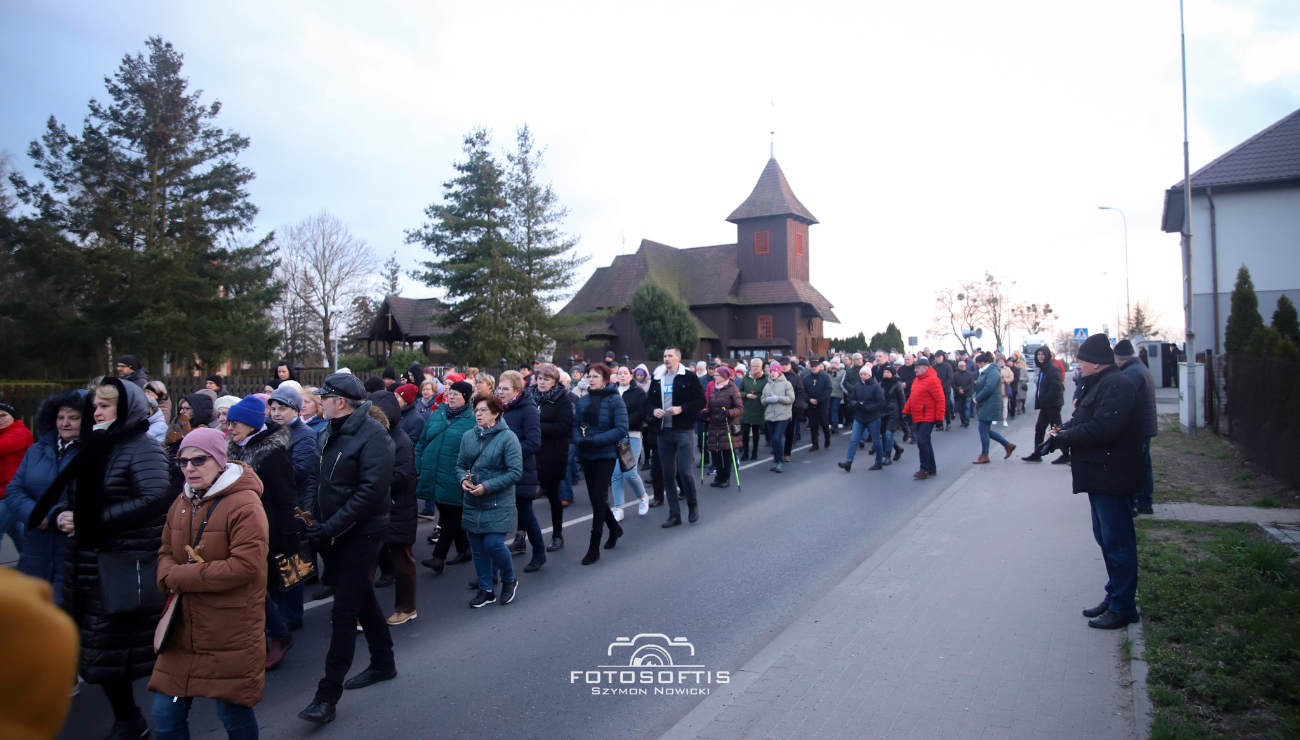 Droga Krzyżowa przeszła ulicami Słupcy ZDJĘCIA