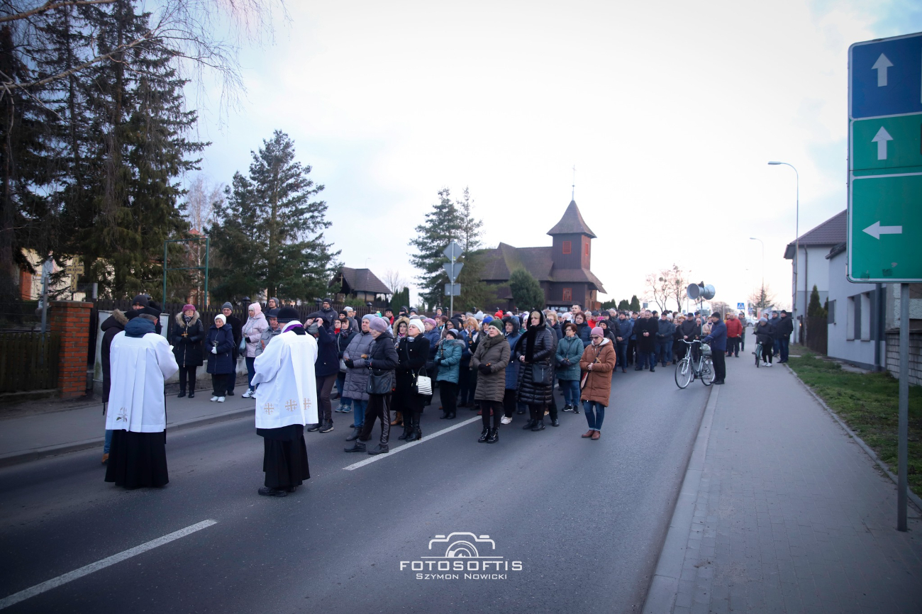 Droga Krzyżowa przeszła ulicami Słupcy ZDJĘCIA
