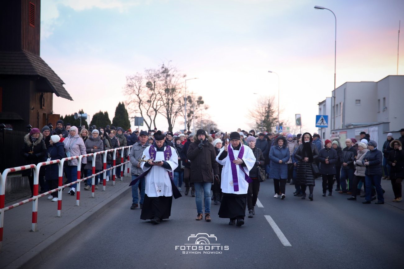 Droga Krzyżowa przeszła ulicami Słupcy ZDJĘCIA