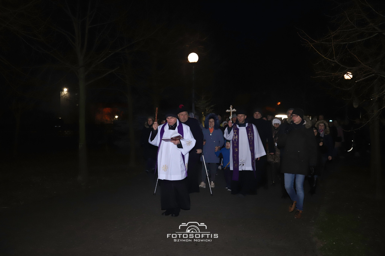 Droga Krzyżowa przeszła ulicami Słupcy ZDJĘCIA