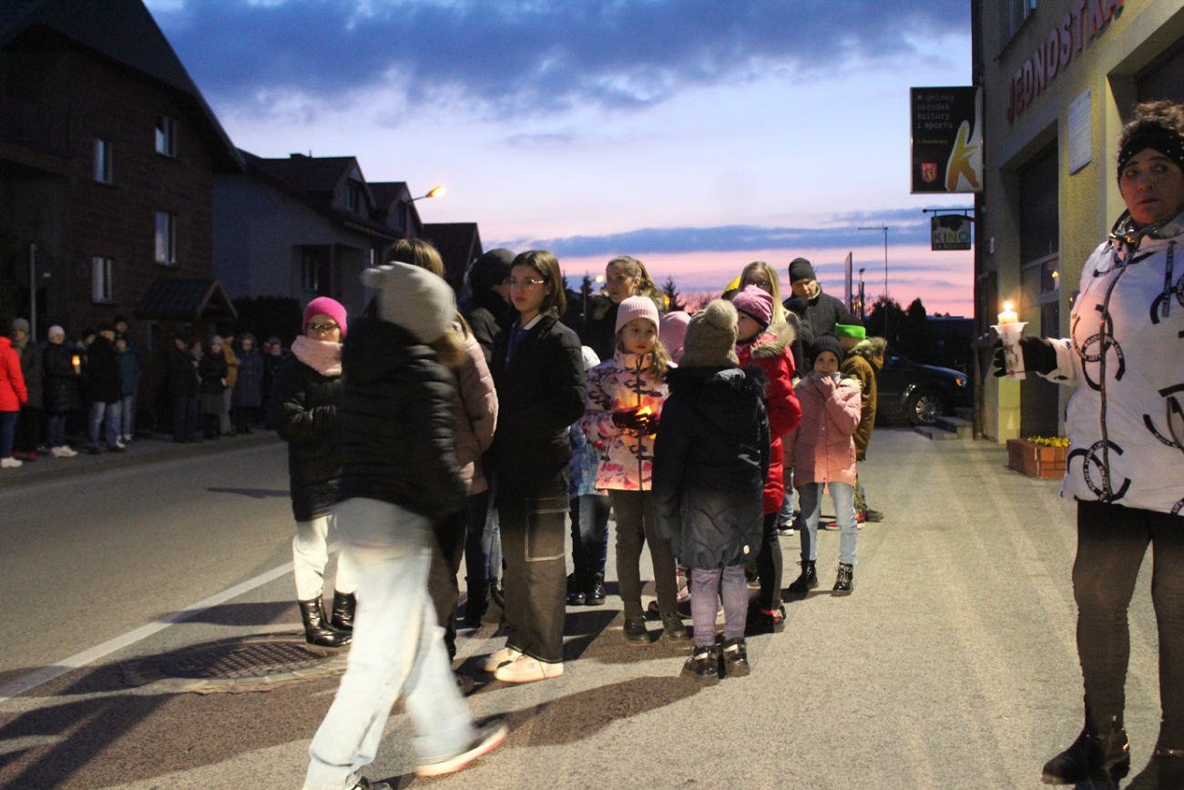Droga Krzyżowa w Strzałkowie ZDJĘCIA