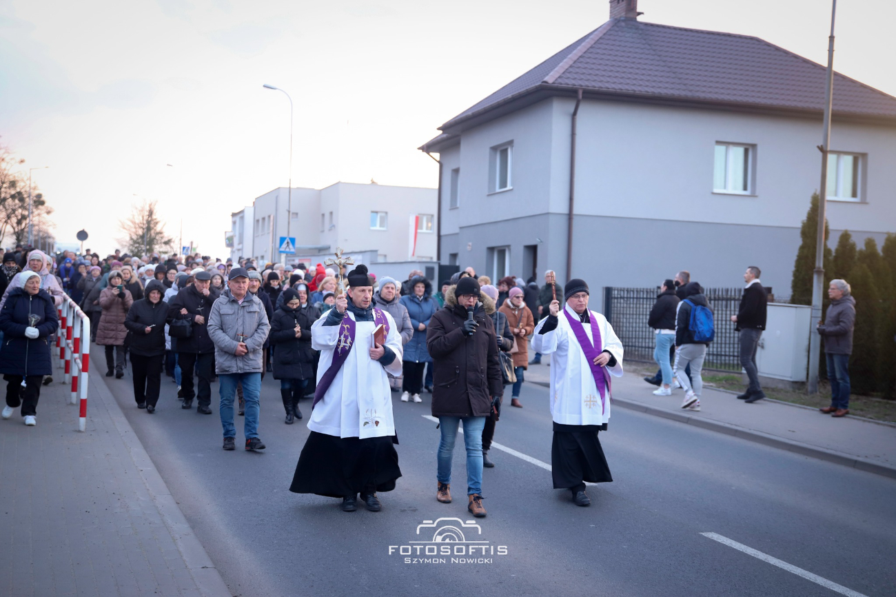 Droga Krzyżowa przeszła ulicami Słupcy ZDJĘCIA