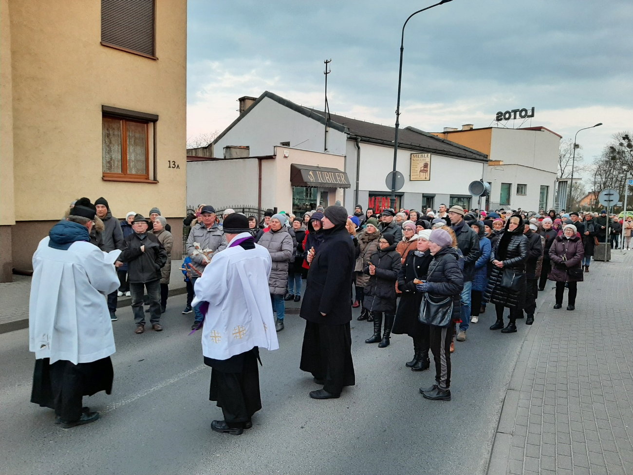 Droga Krzyżowa przeszła ulicami Słupcy ZDJĘCIA