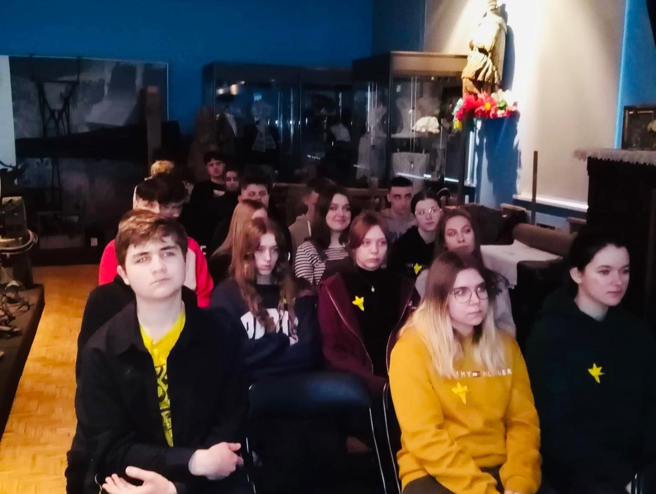 80. rocznica wybuchu powstania w getcie warszawskim. Uczniowie rozdawali żonkile