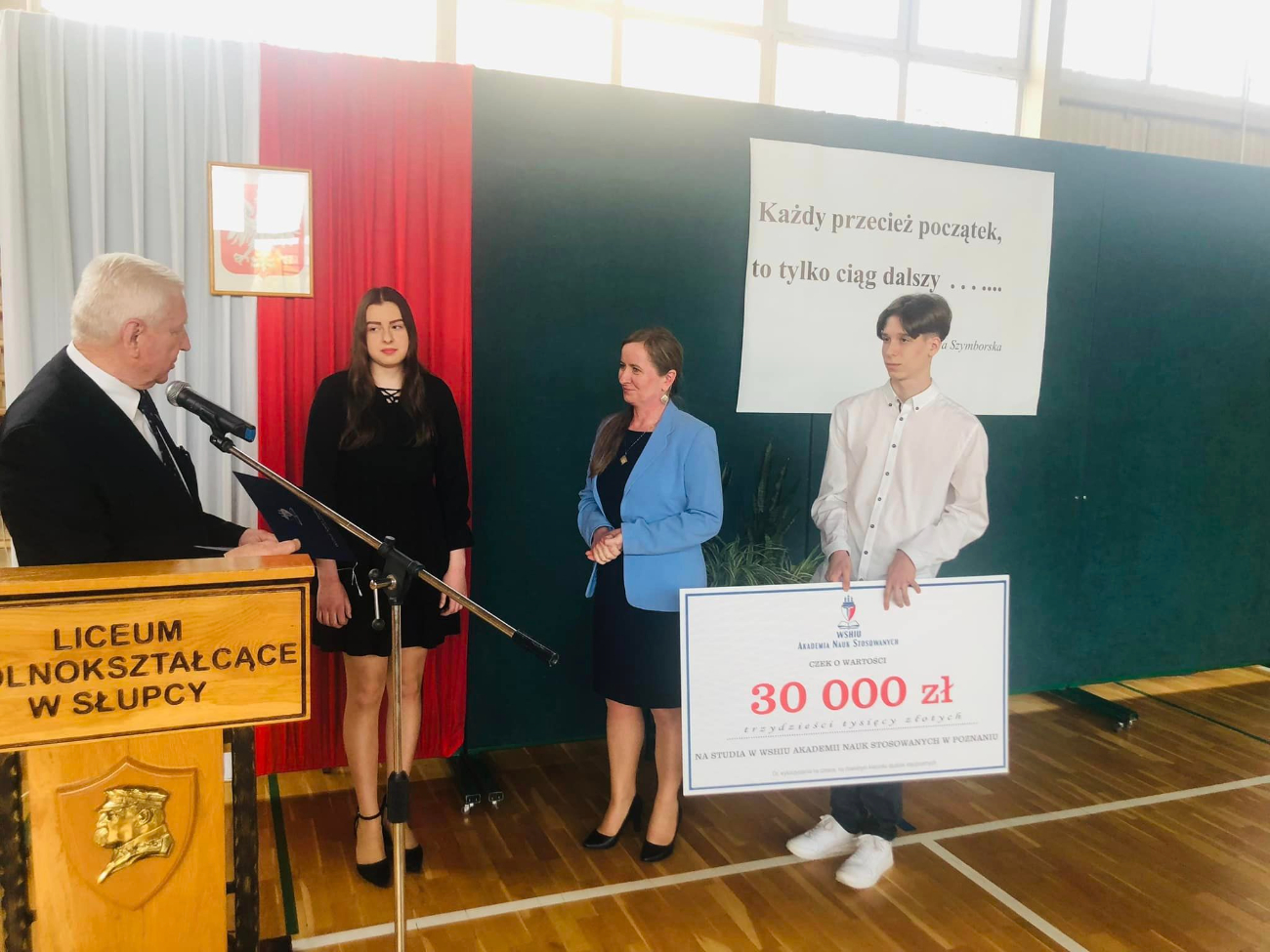 Pożegnanie maturzystów w LO. Zobacz zdjęcia