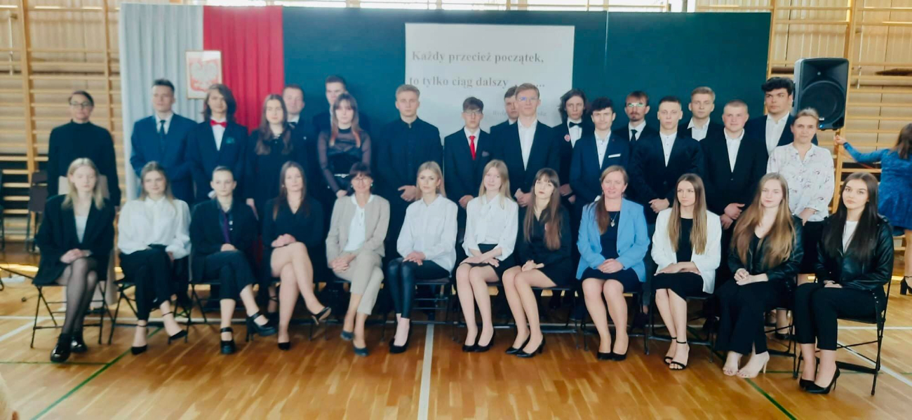 Pożegnanie maturzystów w LO. Zobacz zdjęcia