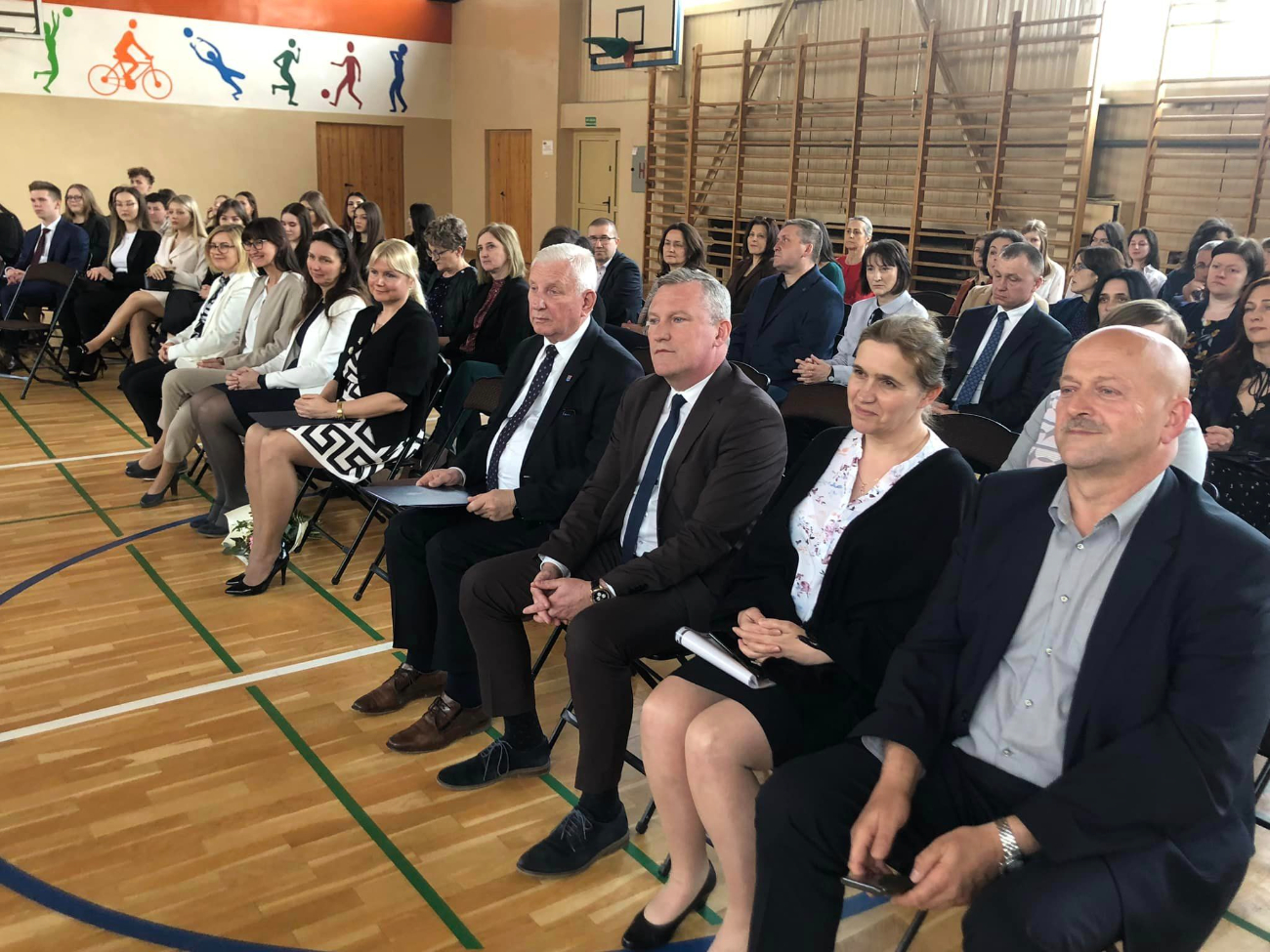 Pożegnanie maturzystów w LO. Zobacz zdjęcia