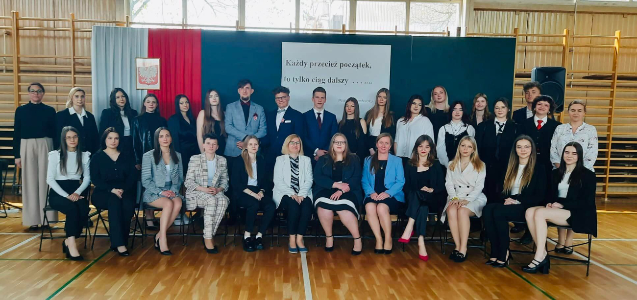 Pożegnanie maturzystów w LO. Zobacz zdjęcia