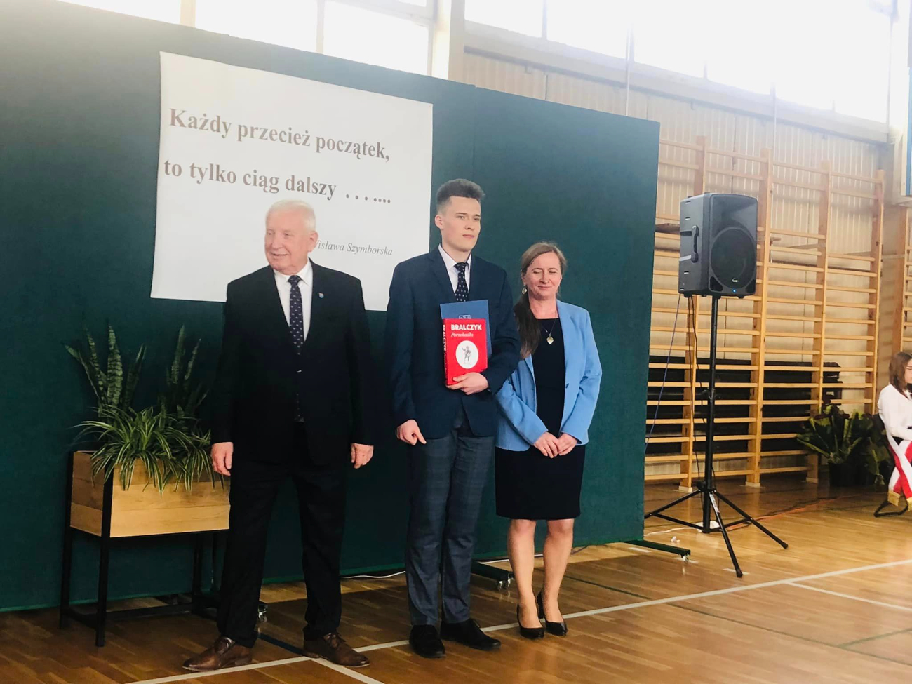 Pożegnanie maturzystów w LO. Zobacz zdjęcia