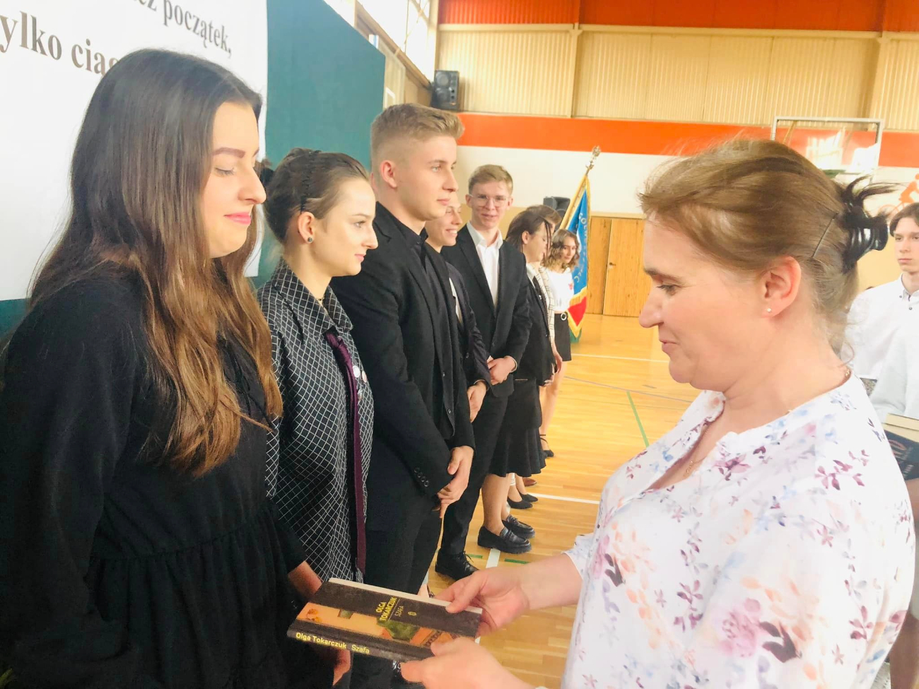 Pożegnanie maturzystów w LO. Zobacz zdjęcia