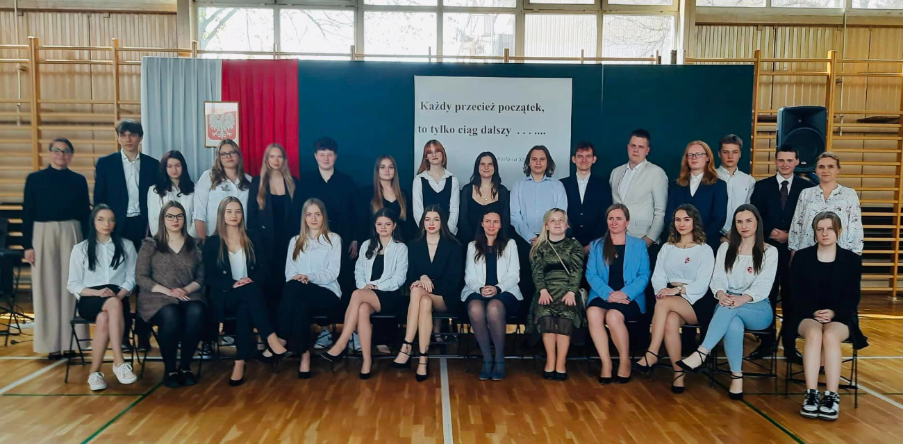 Pożegnanie maturzystów w LO. Zobacz zdjęcia