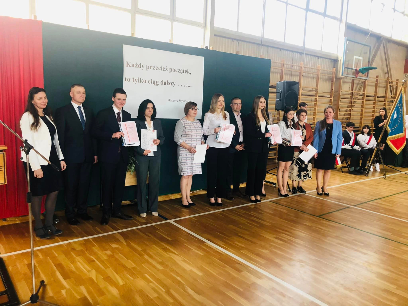 Pożegnanie maturzystów w LO. Zobacz zdjęcia