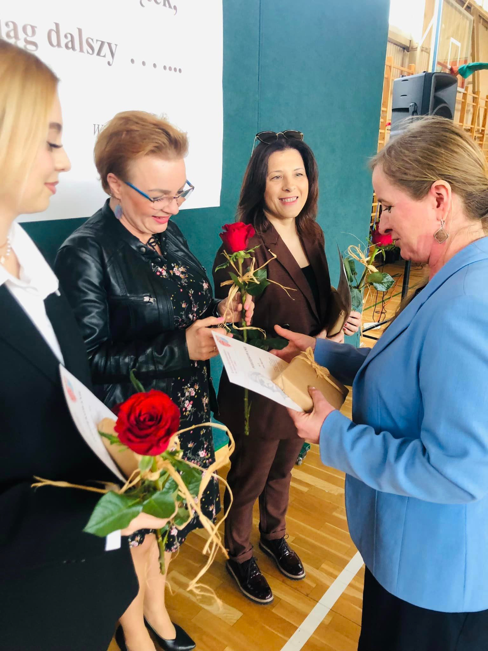 Pożegnanie maturzystów w LO. Zobacz zdjęcia