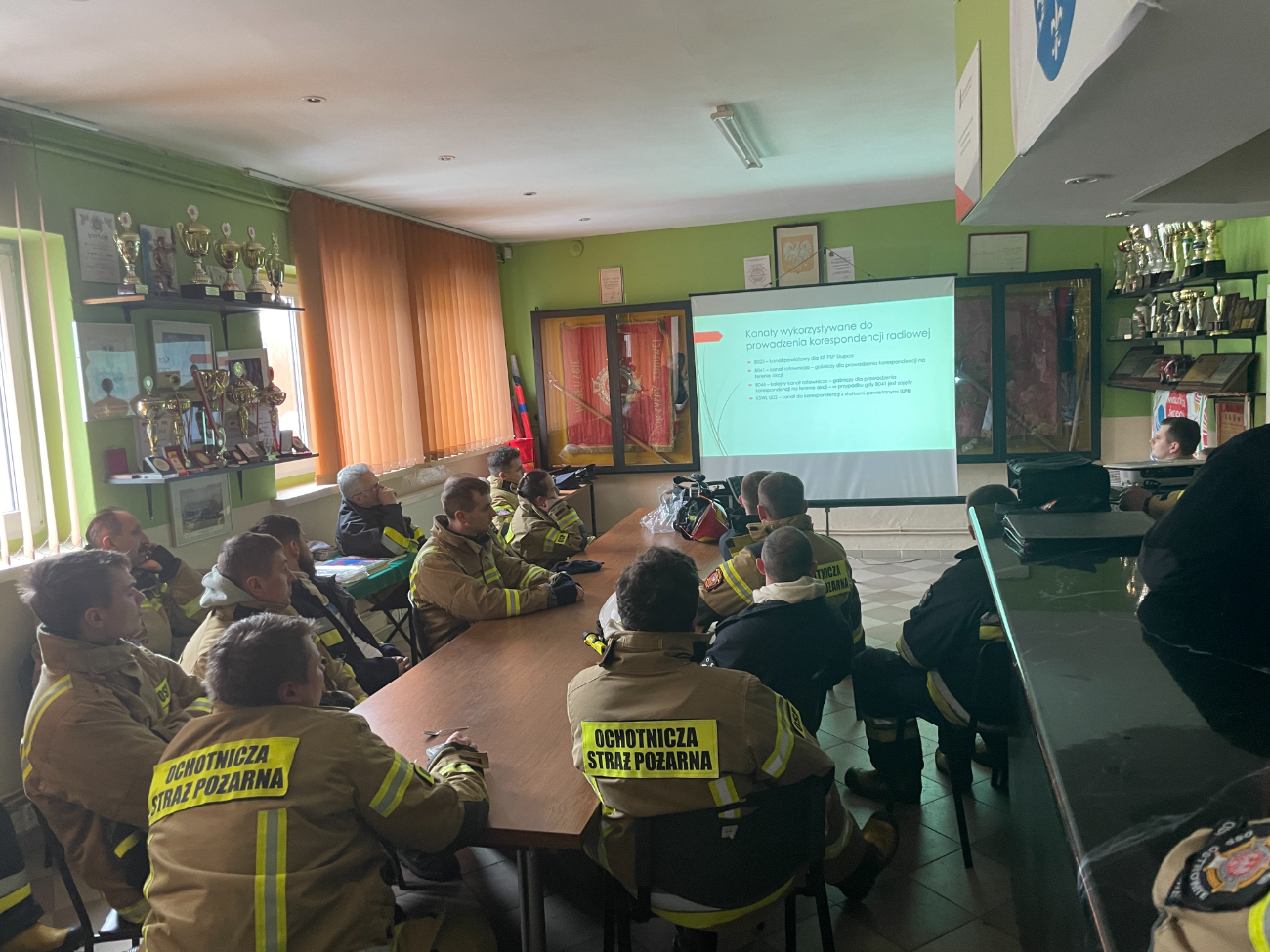 Wchodzili do płonącego domu