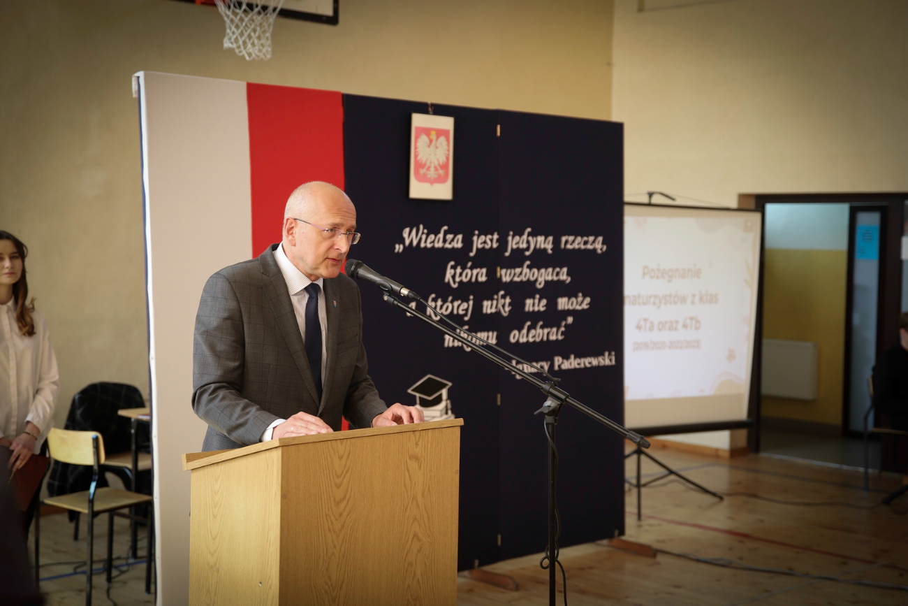 Podziękowania i wyróżnienia. Pożegnanie maturzystów w ZSZ