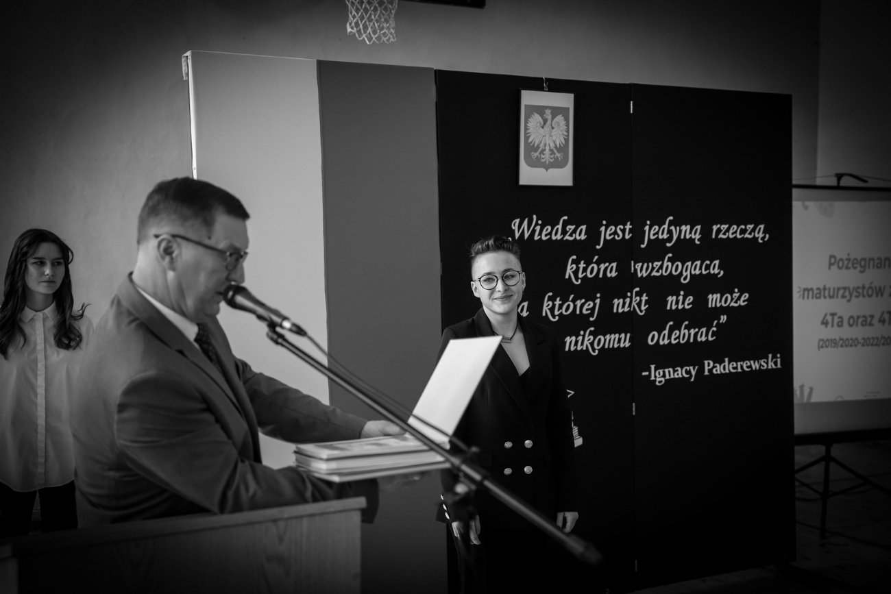 Podziękowania i wyróżnienia. Pożegnanie maturzystów w ZSZ