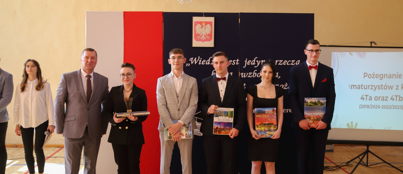 Podziękowania i wyróżnienia. Pożegnanie maturzystów w ZSZ