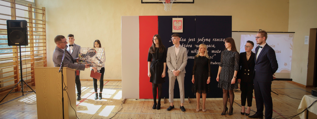 Podziękowania i wyróżnienia. Pożegnanie maturzystów w ZSZ