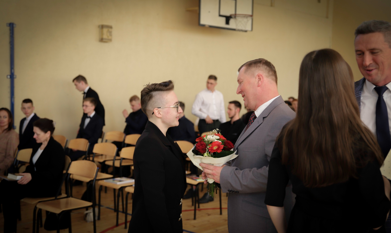 Podziękowania i wyróżnienia. Pożegnanie maturzystów w ZSZ