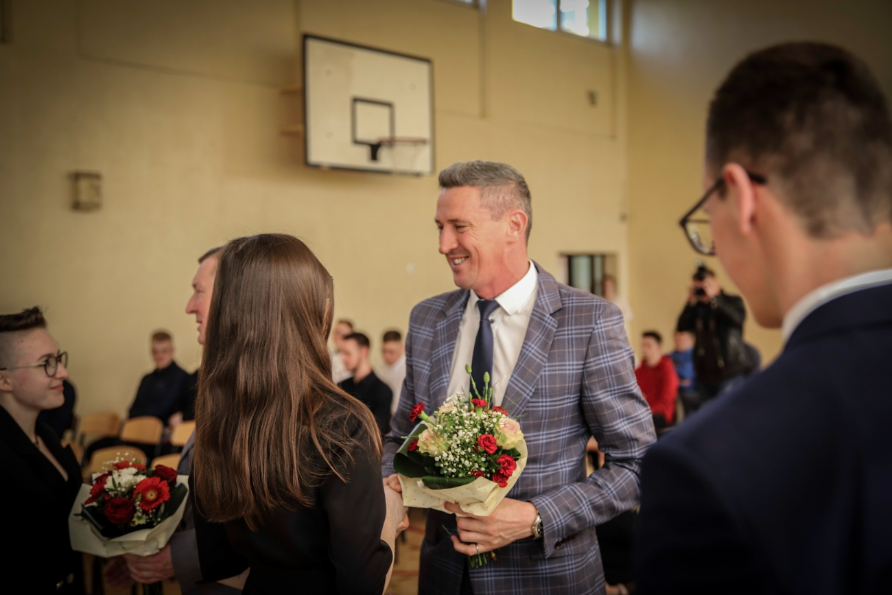 Podziękowania i wyróżnienia. Pożegnanie maturzystów w ZSZ