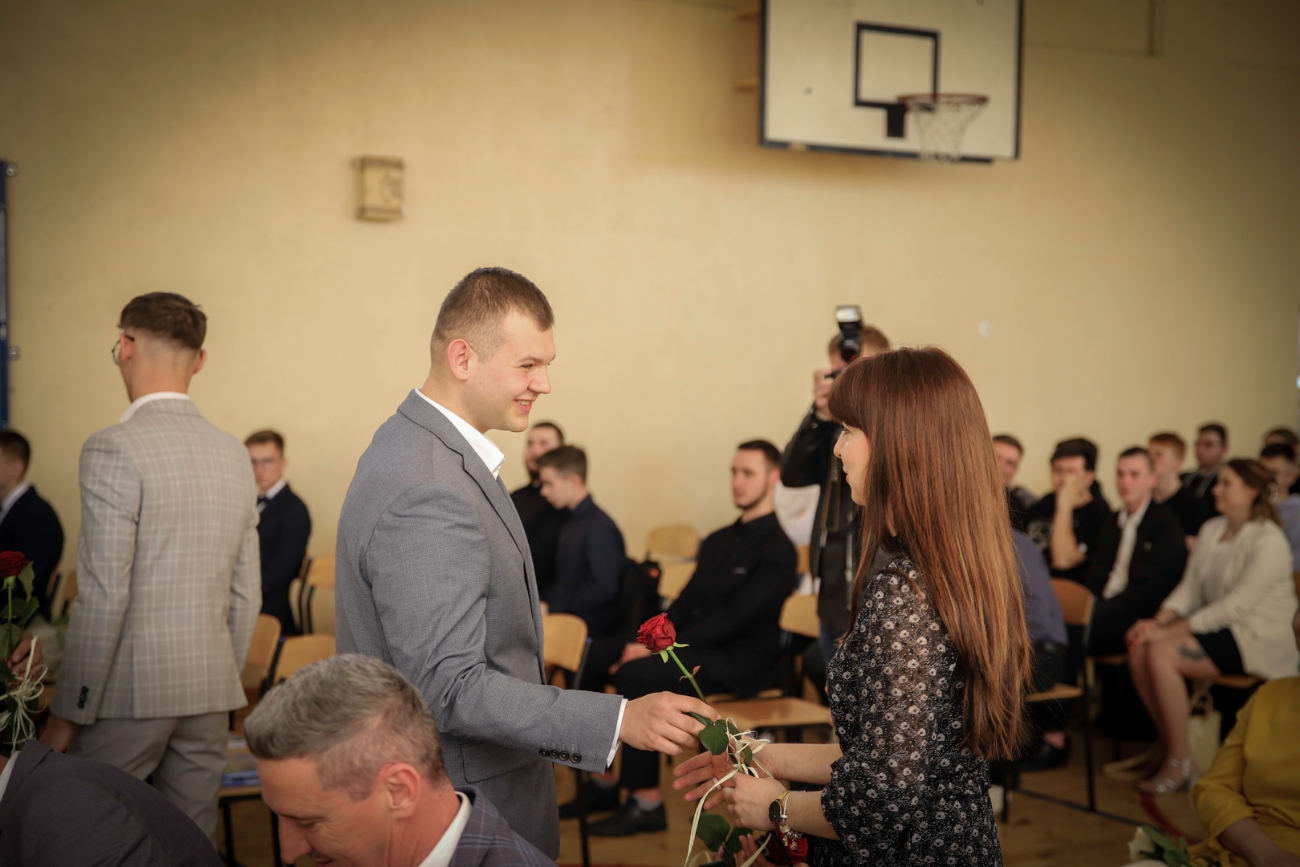 Podziękowania i wyróżnienia. Pożegnanie maturzystów w ZSZ