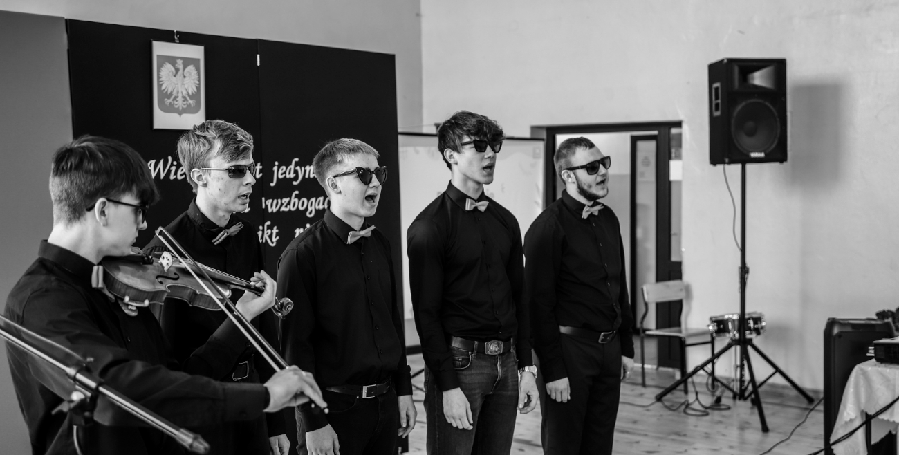 Podziękowania i wyróżnienia. Pożegnanie maturzystów w ZSZ