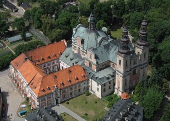 Duże pieniądze na remont kościoła i klasztoru w Lądzie