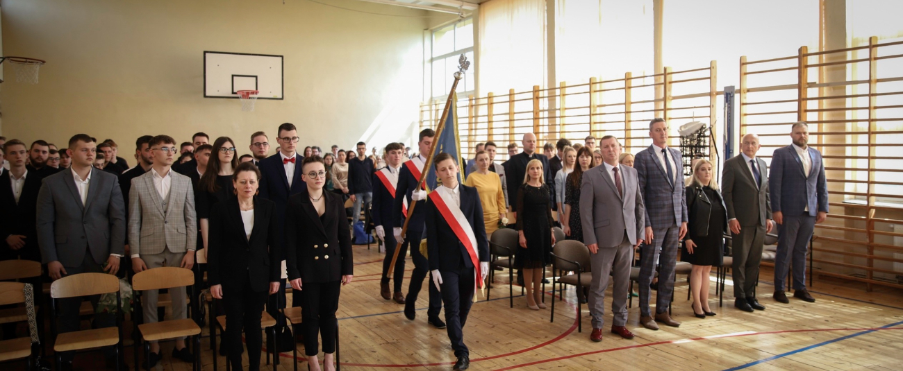 Podziękowania i wyróżnienia. Pożegnanie maturzystów w ZSZ