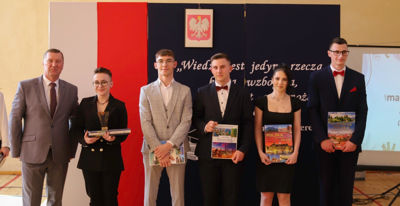 Podziękowania i wyróżnienia. Pożegnanie maturzystów w ZSZ