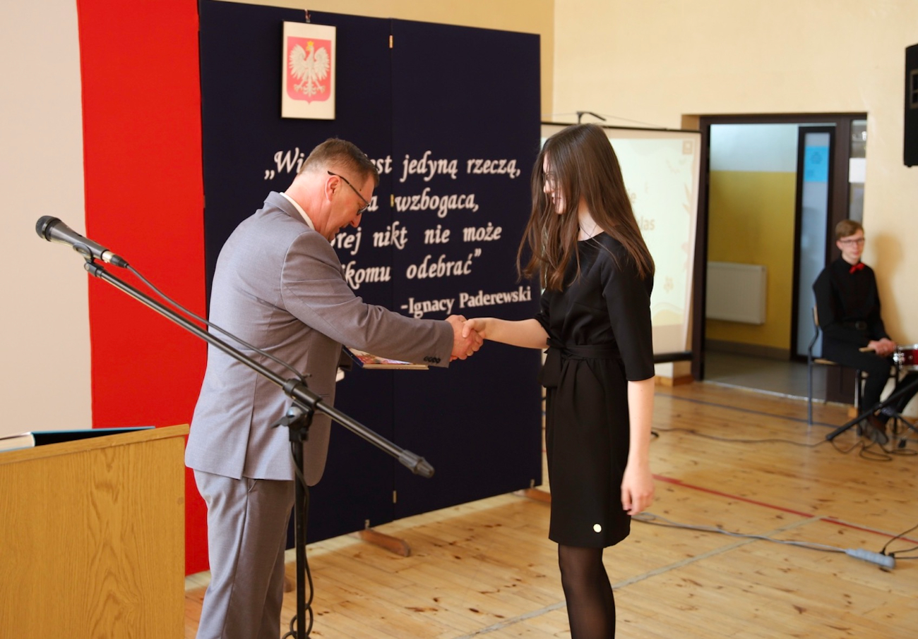 Podziękowania i wyróżnienia. Pożegnanie maturzystów w ZSZ