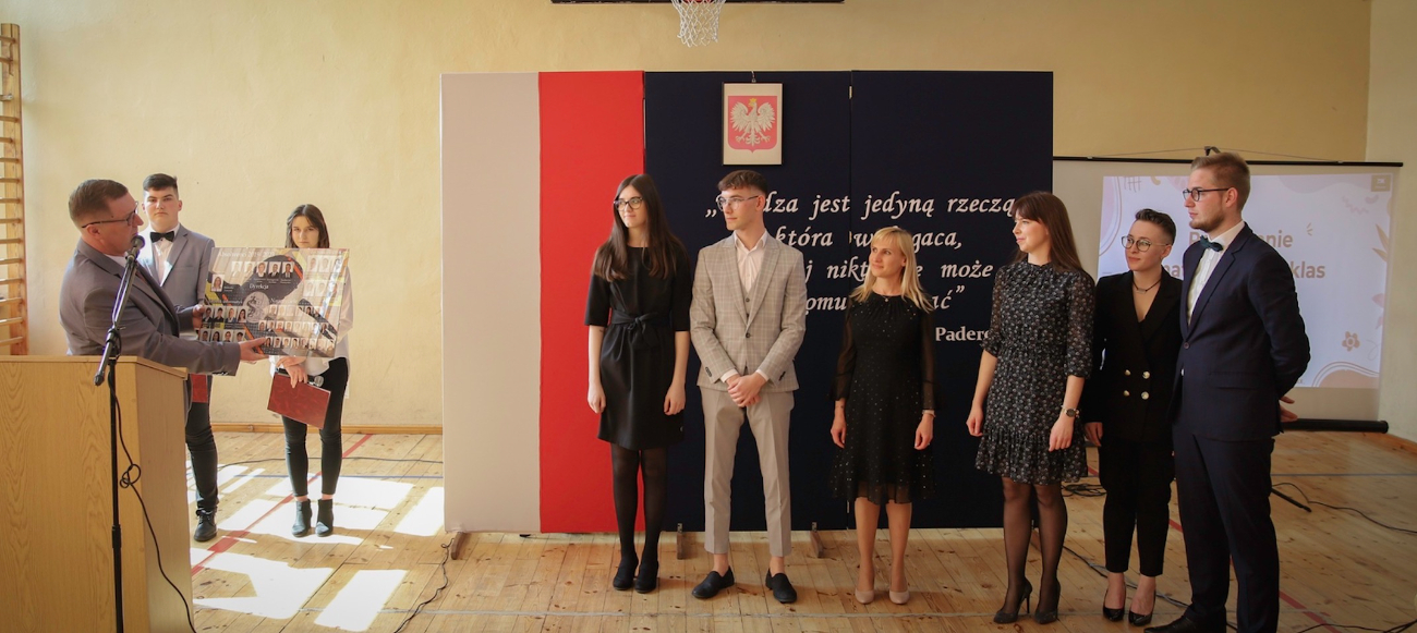 Podziękowania i wyróżnienia. Pożegnanie maturzystów w ZSZ